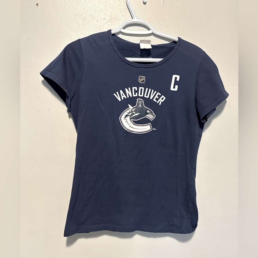 Women’s Canucks Playoffs T-Shirt Sedin size M ⭐️ Collectible Vintage ⭐️